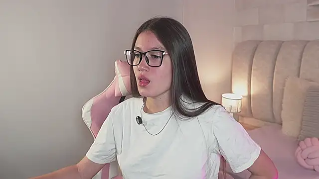 Snapshot of Alanna-Rosse chatting on 05/29/26, 11:08 Alanna-Rosse online show from 05/29/26, 11:08