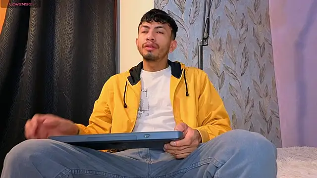 Snapshot of Luchoplayboy chatting on 04/14/26, 12:00 Luchoplayboy online show from 04/14/26, 12:00