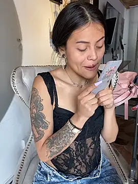 Snapshot of Cloe_pink1 chatting on 03/14/26, 01:49 Cloe pink1 online show from 03/14/26, 01:49