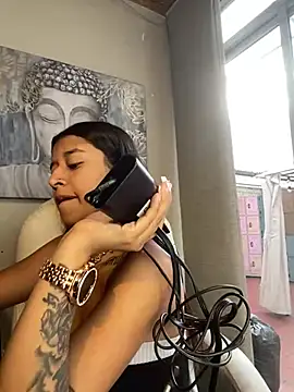 Snapshot of chanell_pinkk chatting on 04/10/26, 01:27 chanell pinkk online show from 04/10/26, 01:27