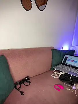 Snapshot of chanell_pinkk chatting on 04/21/26, 01:28 chanell pinkk online show from 04/21/26, 01:28