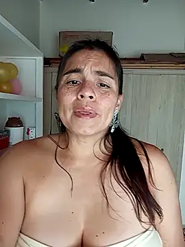 Snapshot of BettyBoo_w chatting on 04/15/26, 01:29 BettyBoo w online show from 04/15/26, 01:29