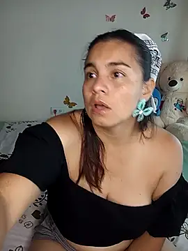 Snapshot of BettyBoo_w chatting on 04/17/26, 12:52 BettyBoo w online show from 04/17/26, 12:52