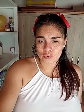 Snapshot of BettyBoo_w chatting on 04/18/26, 01:37 BettyBoo w online show from 04/18/26, 01:37