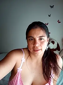 Snapshot of BettyBoo_w chatting on 05/01/26, 02:43 BettyBoo w online show from 05/01/26, 02:43