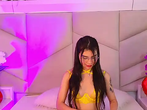 Snapshot of OliviaDiaz chatting on 03/09/26, 08:13 OliviaDiaz online show from 03/09/26, 08:13