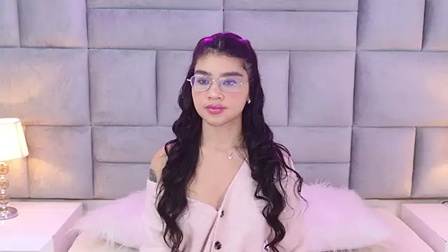 Snapshot of OliviaDiaz chatting on 03/24/26, 08:36 OliviaDiaz online show from 03/24/26, 08:36