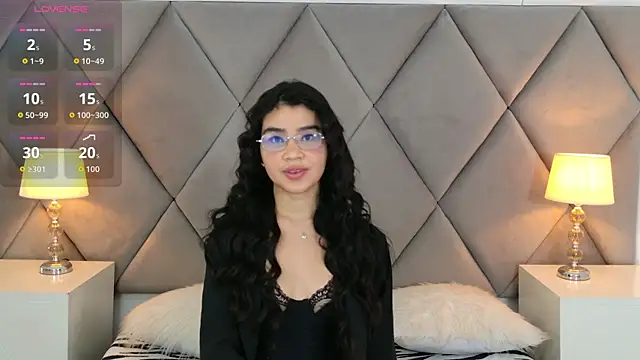 Snapshot of OliviaDiaz chatting on 04/04/26, 08:17 OliviaDiaz online show from 04/04/26, 08:17