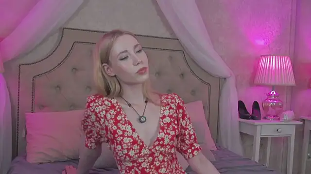 Lola Gilbert online show from 06/18/26, 03:05
