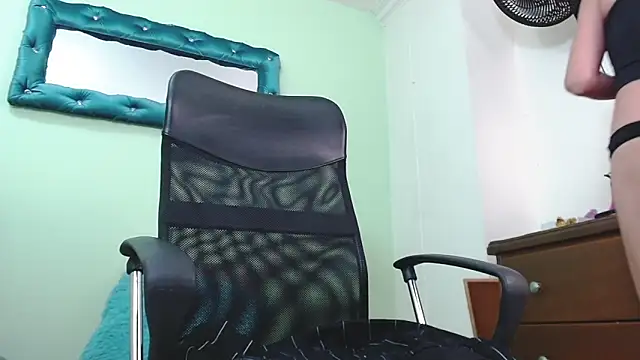 Snapshot of ChalonVera chatting on 03/10/26, 07:19 ChalonVera online show from 03/10/26, 07:19