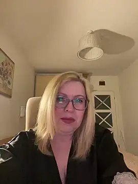 JanieLight53 online show from 04/06/26, 08:10