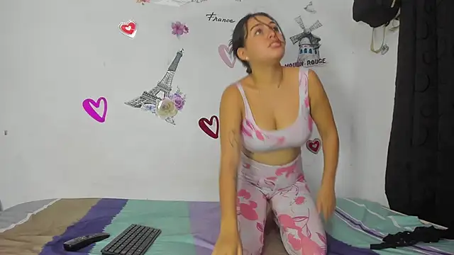 Snapshot of Katty-Rouse chatting on 04/14/26, 11:11 Katty-Rouse online show from 04/14/26, 11:11