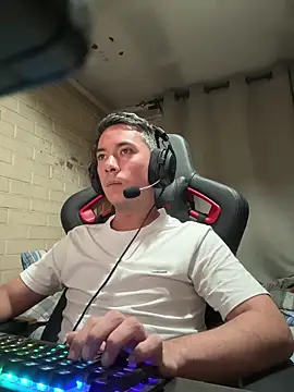 Snapshot of Cr1sXPorn chatting on 03/08/26, 03:32 Cr1sXPorn online show from 03/08/26, 03:32