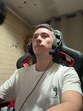 Snapshot of Cr1sXPorn chatting on 03/11/26, 11:44 Cr1sXPorn online show from 03/11/26, 11:44