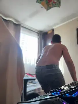 Snapshot of Cr1sXPorn chatting on 04/24/26, 08:11 Cr1sXPorn online show from 04/24/26, 08:11