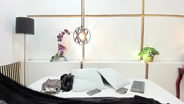 Snapshot of BrendaCantorel chatting on 03/26/26, 12:00 BrendaCantorel online show from 03/26/26, 12:00