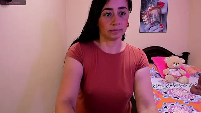 Snapshot of sara_florez12 chatting on 04/10/26, 11:15 sara florez12 online show from 04/10/26, 11:15