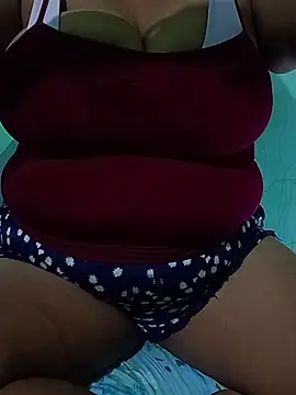 Snapshot of latina_bigtitss chatting on 03/15/26, 03:23 latina bigtitss online show from 03/15/26, 03:23