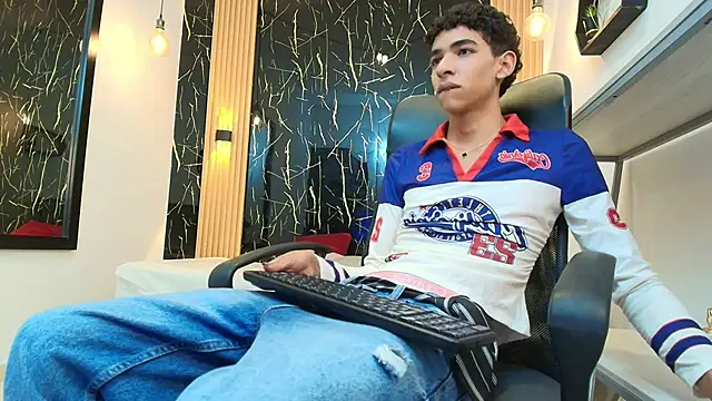 Snapshot of ValeriHot_1 chatting on 04/10/26, 02:39 ValeriHot 1 online show from 04/10/26, 02:39