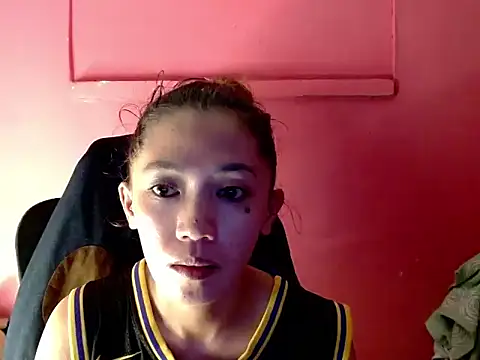 Snapshot of mia_slut0810 chatting on 03/07/26, 06:32 mia slut0810 online show from 03/07/26, 06:32