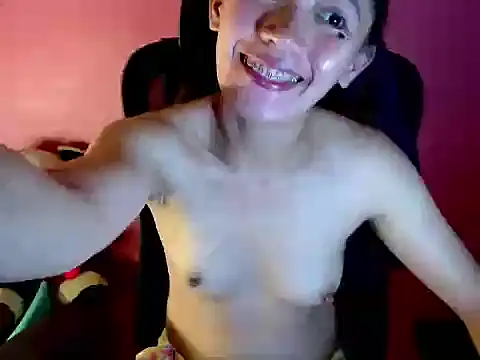 Snapshot of mia_slut0810 chatting on 03/16/26, 06:17 mia slut0810 online show from 03/16/26, 06:17