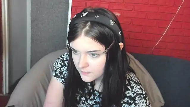 Snapshot of EsterTwilight chatting on 04/11/26, 03:49 EsterTwilight online show from 04/11/26, 03:49