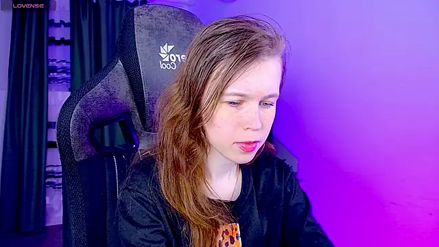 Snapshot of AriaGracen chatting on 04/16/26, 08:26 AriaGracen online show from 04/16/26, 08:26