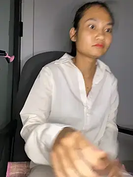 Snapshot of -Lilyn- chatting on 04/04/26, 06:16 -Lilyn- online show from 04/04/26, 06:16