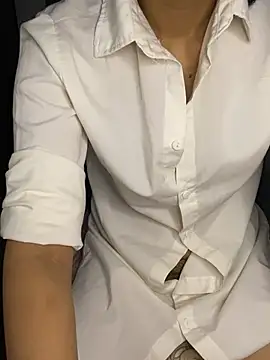 Snapshot of -Lilyn- chatting on 04/12/26, 04:56 -Lilyn- online show from 04/12/26, 04:56