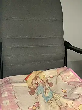 Snapshot of -Lilyn- chatting on 04/16/26, 04:30 -Lilyn- online show from 04/16/26, 04:30