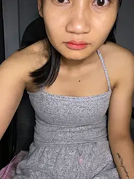 Snapshot of -Lilyn- chatting on 04/23/26, 04:09 -Lilyn- online show from 04/23/26, 04:09