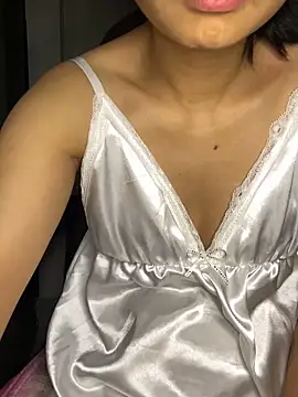 Snapshot of -Lilyn- chatting on 04/24/26, 04:42 -Lilyn- online show from 04/24/26, 04:42