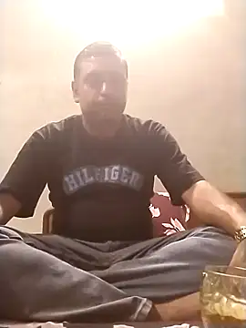 Snapshot of rockym1995 chatting on 05/01/26, 01:16 rockym1995 online show from 05/01/26, 01:16