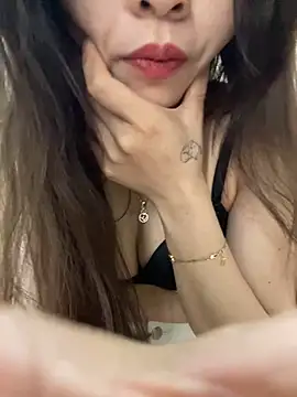 Snapshot of Lyn_baby chatting on 04/11/26, 02:05 Lyn baby online show from 04/11/26, 02:05