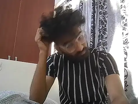 Snapshot of Madhu08fm chatting on 04/19/26, 08:46 Madhu08fm online show from 04/19/26, 08:46