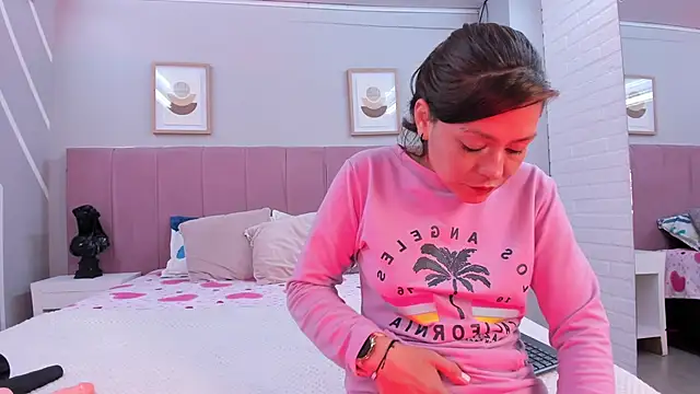 Snapshot of NatyBliss_gh chatting on 03/26/26, 05:24 NatyBliss gh online show from 03/26/26, 05:24