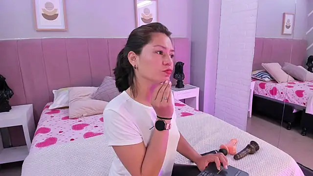 Snapshot of NatyBliss_gh chatting on 04/19/26, 05:29 NatyBliss gh online show from 04/19/26, 05:29