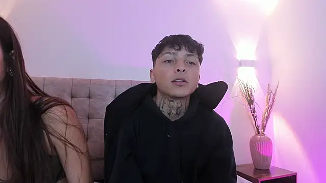 Snapshot of Sky_n_Zayn chatting on 04/15/26, 12:23 Sky n Zayn online show from 04/15/26, 12:23