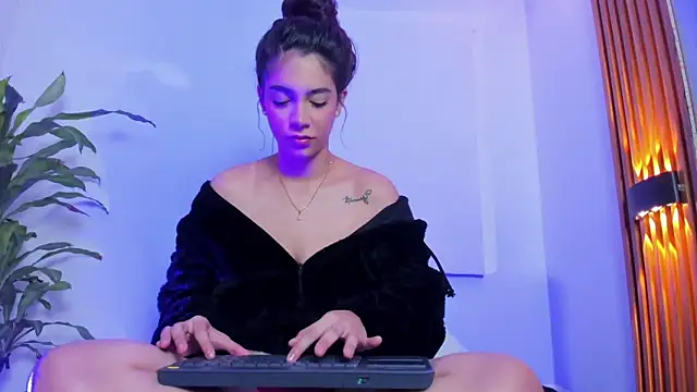 Snapshot of BellaRomano chatting on 04/01/26, 11:11 BellaRomano online show from 04/01/26, 11:11