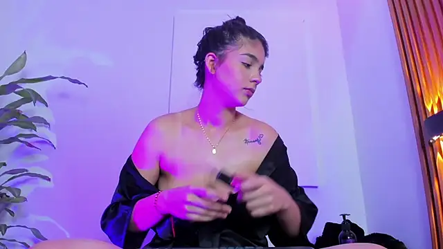 Snapshot of BellaRomano chatting on 04/01/26, 01:41 BellaRomano online show from 04/01/26, 01:41