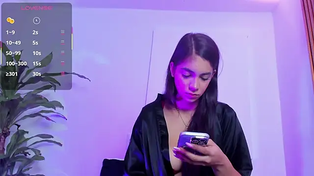 Snapshot of BellaRomano chatting on 04/21/26, 11:05 BellaRomano online show from 04/21/26, 11:05