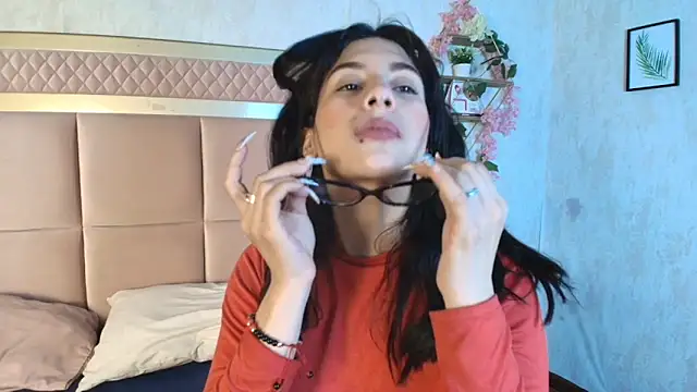 Snapshot of Madii_ chatting on 03/08/26, 12:53 Madii online show from 03/08/26, 12:53