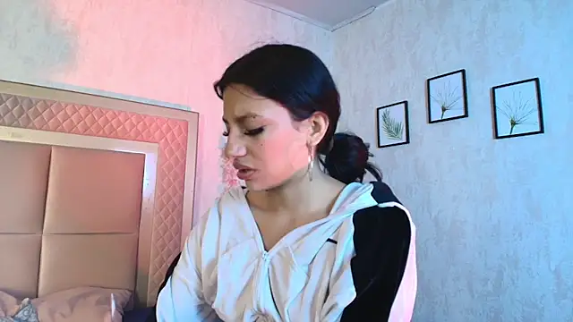 Snapshot of Madii_ chatting on 03/09/26, 12:09 Madii online show from 03/09/26, 12:09