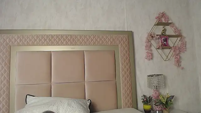 Snapshot of Madii_ chatting on 03/26/26, 12:00 Madii online show from 03/26/26, 12:00