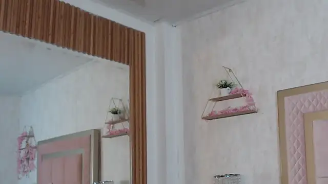 Snapshot of Madii_ chatting on 04/15/26, 12:12 Madii online show from 04/15/26, 12:12