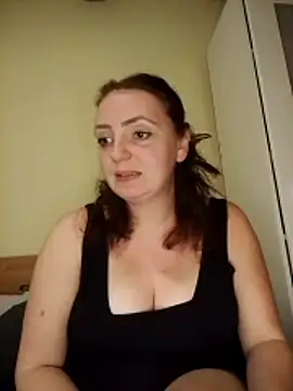 Snapshot of Bella-Monroe chatting on 03/24/26, 06:35 Bella-Monroe online show from 03/24/26, 06:35