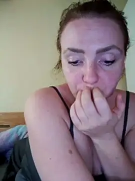 Snapshot of Bella-Monroe chatting on 04/07/26, 01:33 Bella-Monroe online show from 04/07/26, 01:33