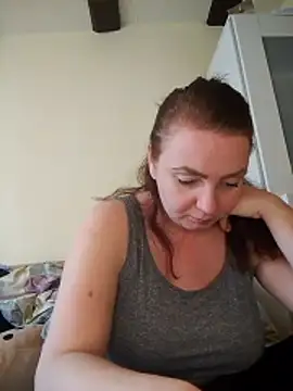 Snapshot of Bella-Monroe chatting on 04/19/26, 04:28 Bella-Monroe online show from 04/19/26, 04:28