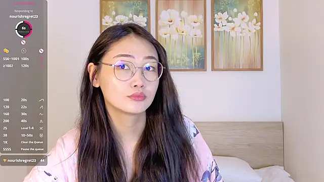 Snapshot of pinkyblooom chatting on 03/15/26, 09:04 pinkyblooom online show from 03/15/26, 09:04