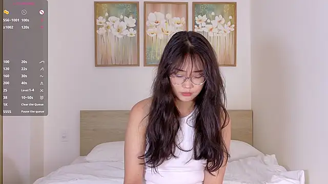 Snapshot of pinkyblooom chatting on 03/25/26, 09:15 pinkyblooom online show from 03/25/26, 09:15